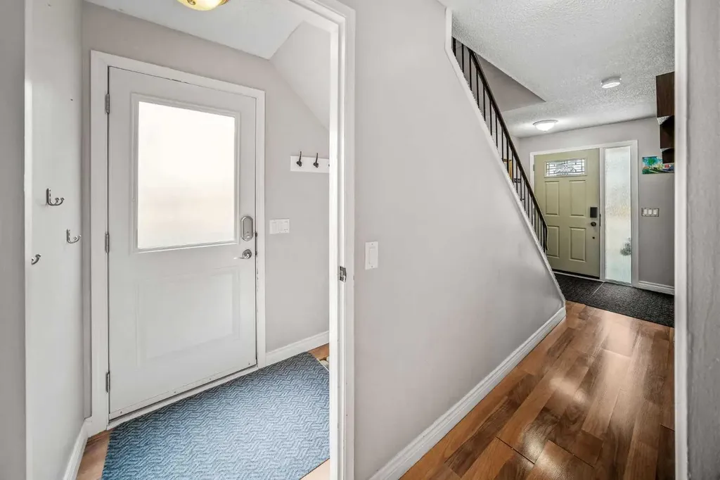 96 Mckinley Road SE Calgary AB T2Z 1V8