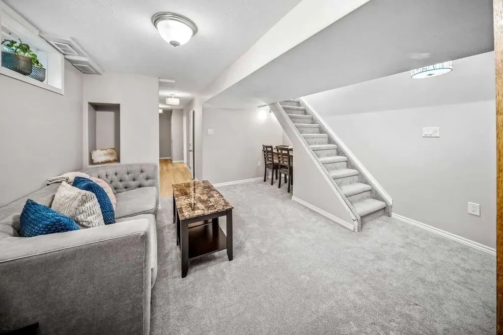 96 Mckinley Road SE Calgary AB T2Z 1V8