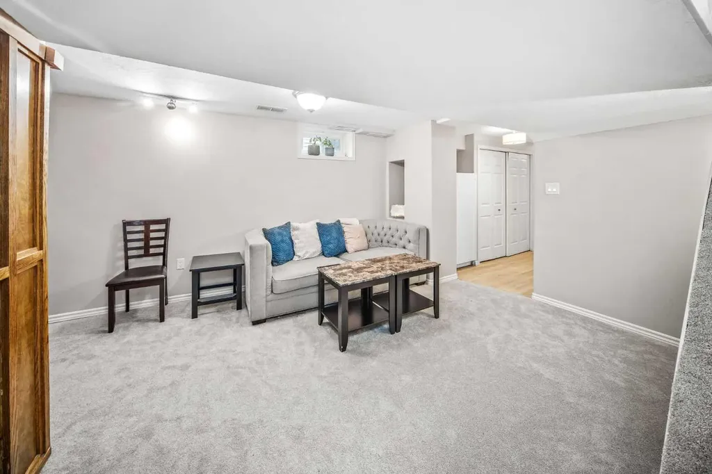 96 Mckinley Road SE Calgary AB T2Z 1V8