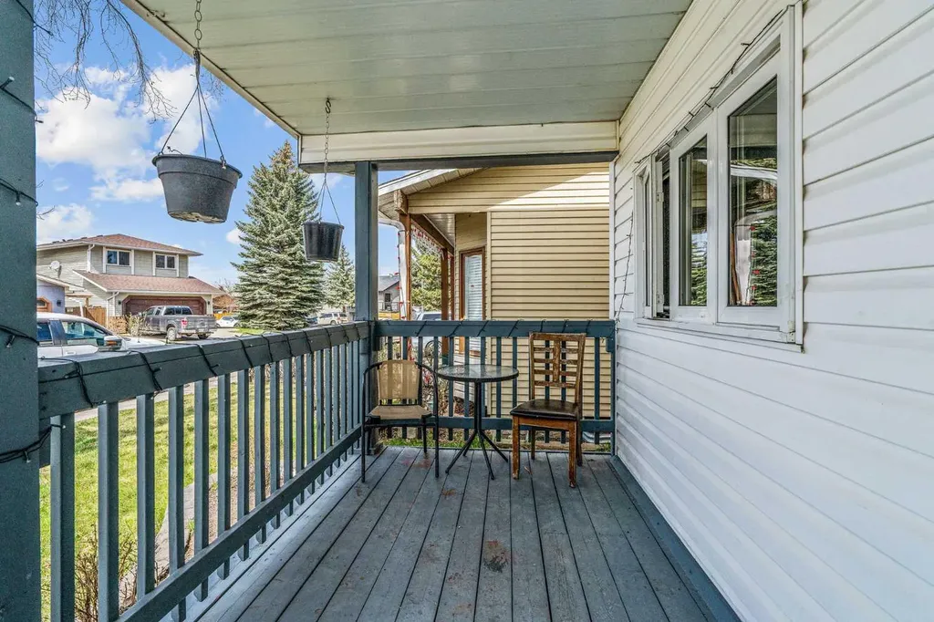 96 Mckinley Road SE Calgary AB T2Z 1V8