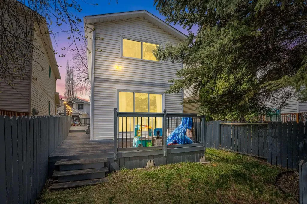 96 Mckinley Road SE Calgary AB T2Z 1V8
