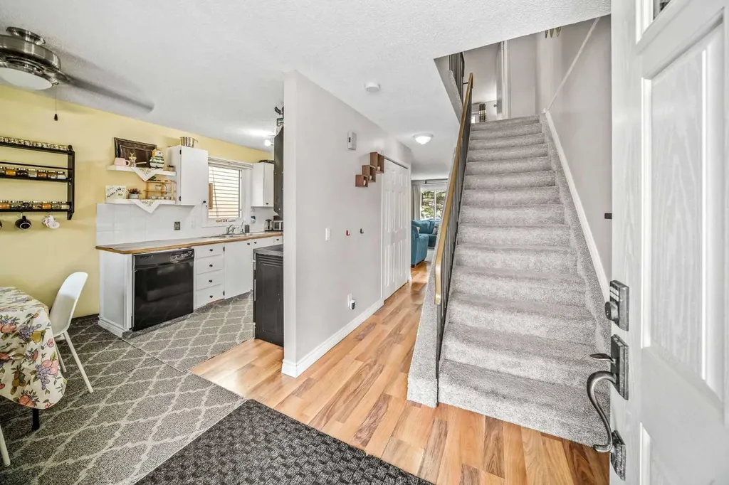 96 Mckinley Road SE Calgary AB T2Z 1V8