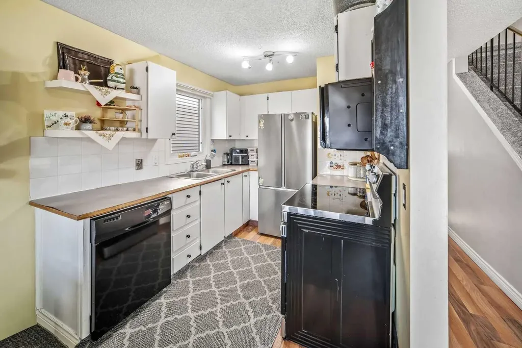 96 Mckinley Road SE Calgary AB T2Z 1V8
