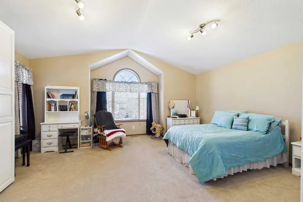 551 Tuscany Ravine Road NW Calgary AB T3L 3B1