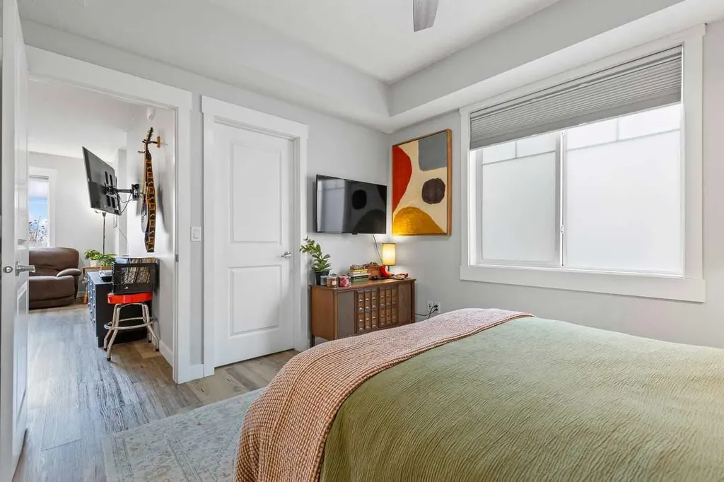35 West Coach Manor SW Calgary AB T3H1R7