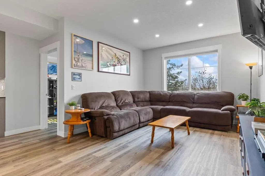 35 West Coach Manor SW Calgary AB T3H1R7