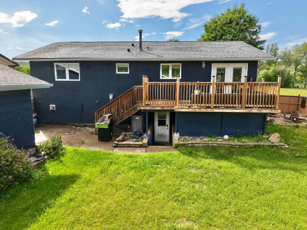 7901 94 Street Peace River AB T8S 1E6