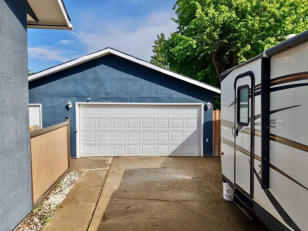 7901 94 Street Peace River AB T8S 1E6