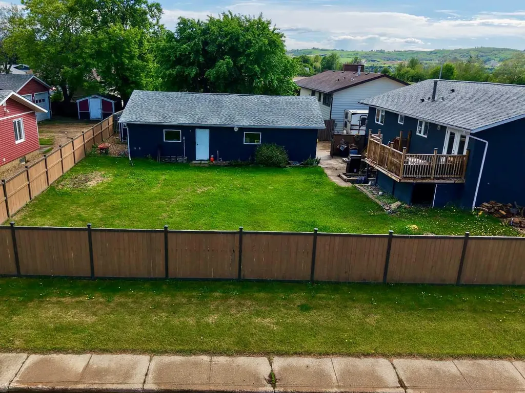 7901 94 Street Peace River AB T8S 1E6