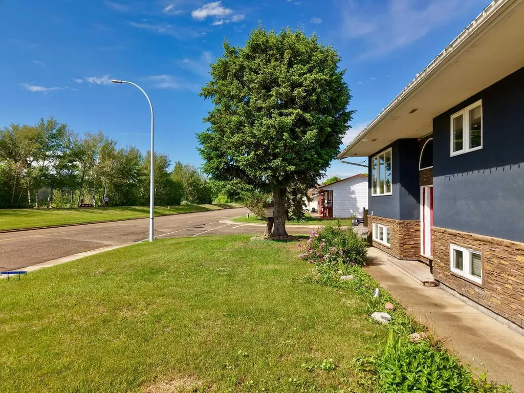 7901 94 Street Peace River AB T8S 1E6