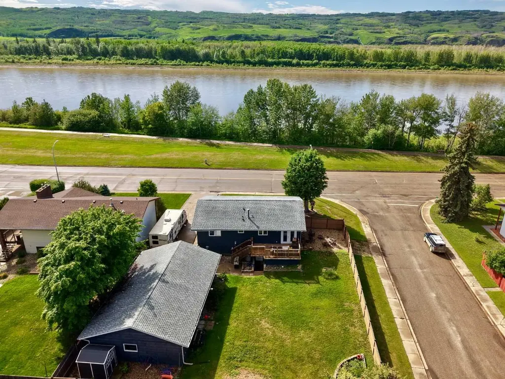 7901 94 Street Peace River AB T8S 1E6