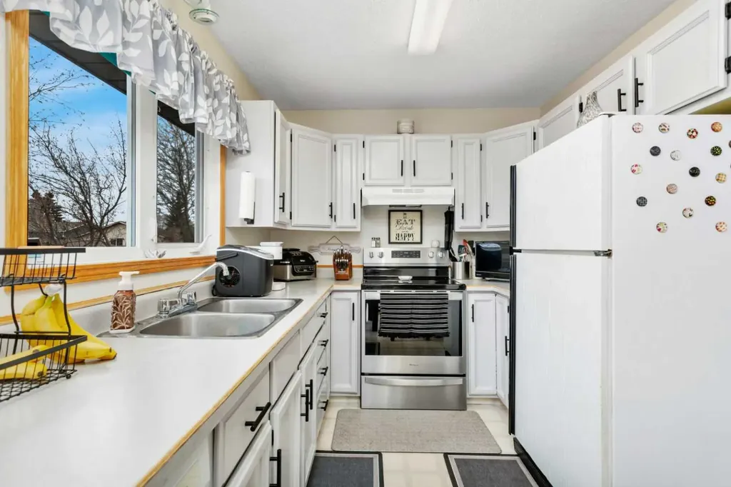 5751 55 Street Rocky Mountain House AB T4T 1J7