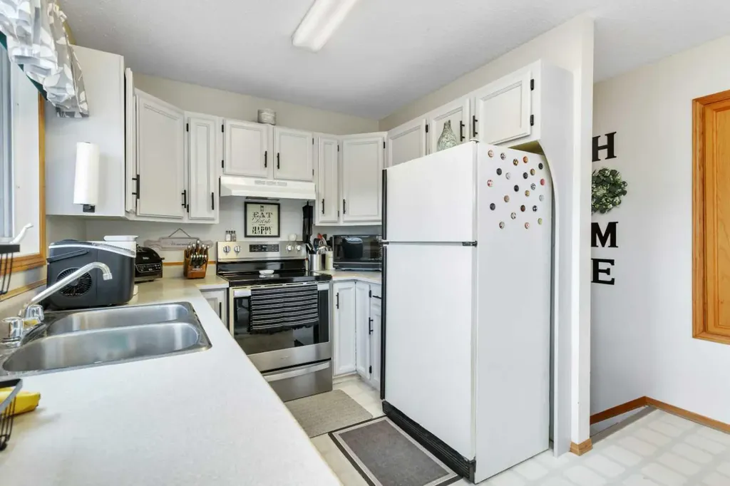 5751 55 Street Rocky Mountain House AB T4T 1J7