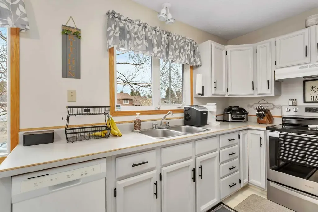 5751 55 Street Rocky Mountain House AB T4T 1J7
