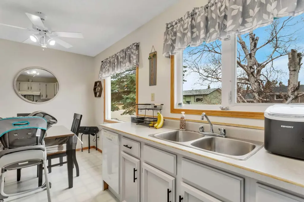 5751 55 Street Rocky Mountain House AB T4T 1J7