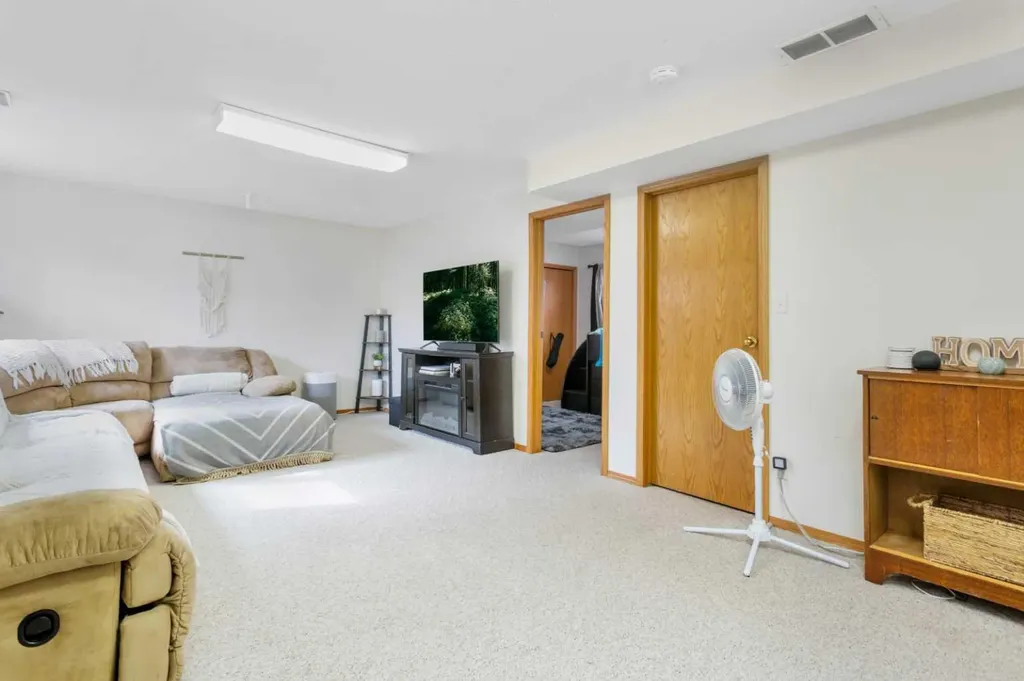 5751 55 Street Rocky Mountain House AB T4T 1J7