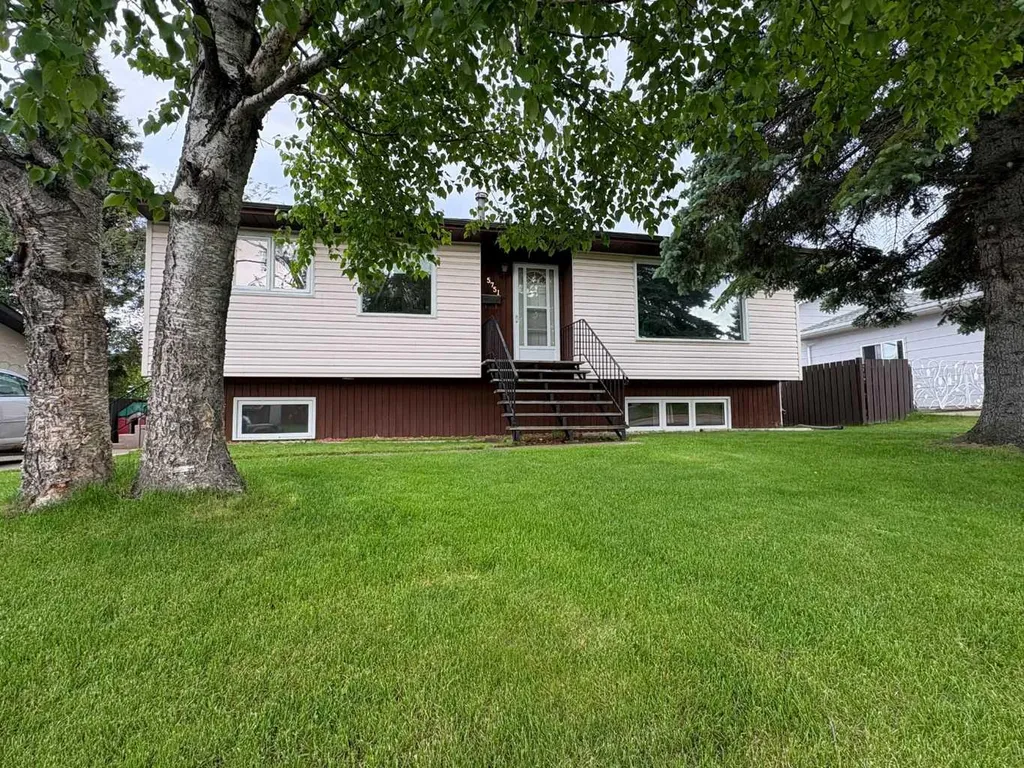 5751 55 Street Rocky Mountain House AB T4T 1J7