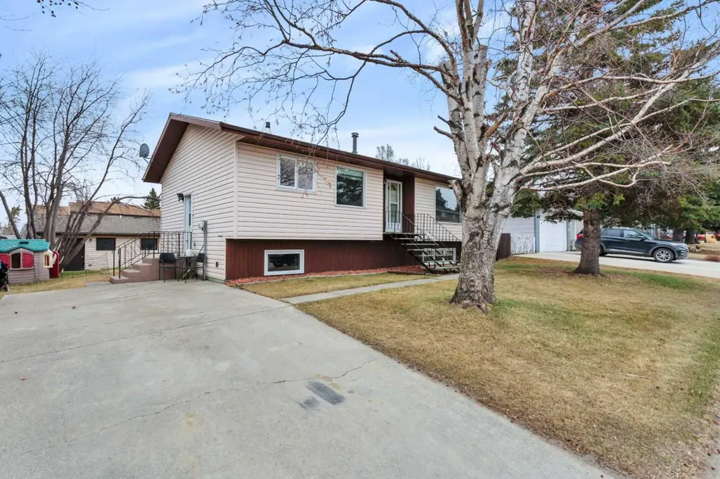 5751 55 Street Rocky Mountain House AB T4T 1J7