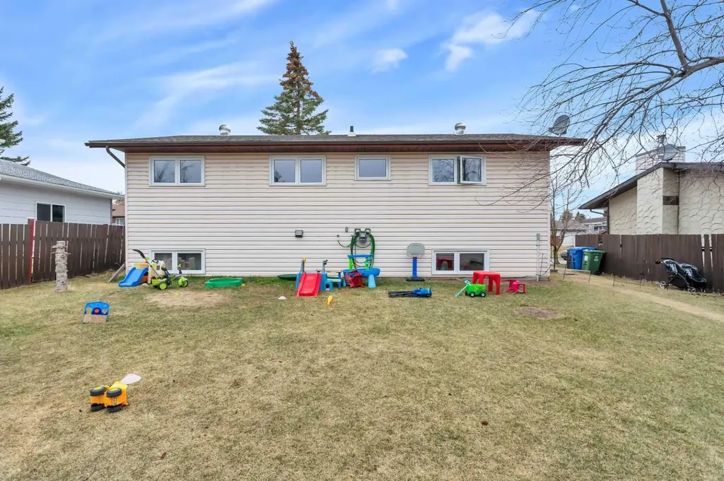 5751 55 Street Rocky Mountain House AB T4T 1J7