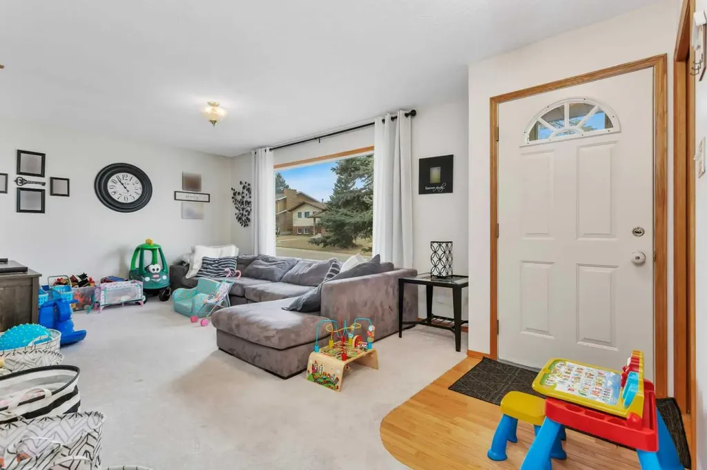 5751 55 Street Rocky Mountain House AB T4T 1J7