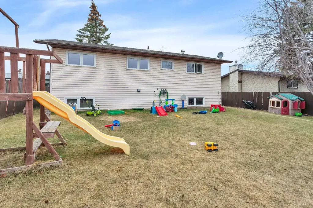 5751 55 Street Rocky Mountain House AB T4T 1J7