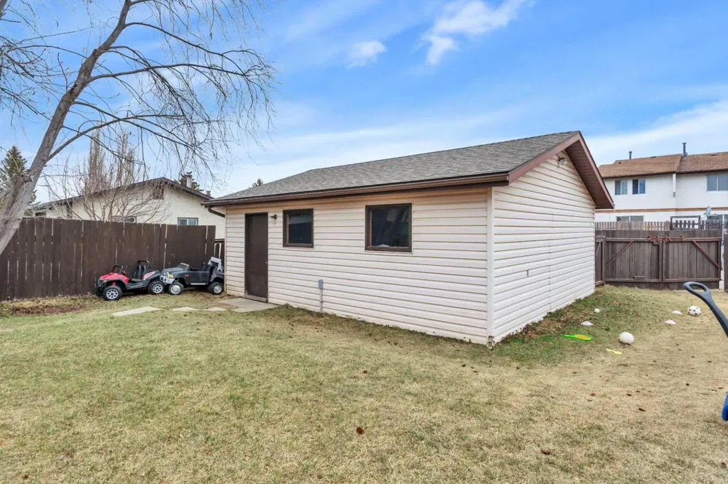 5751 55 Street Rocky Mountain House AB T4T 1J7