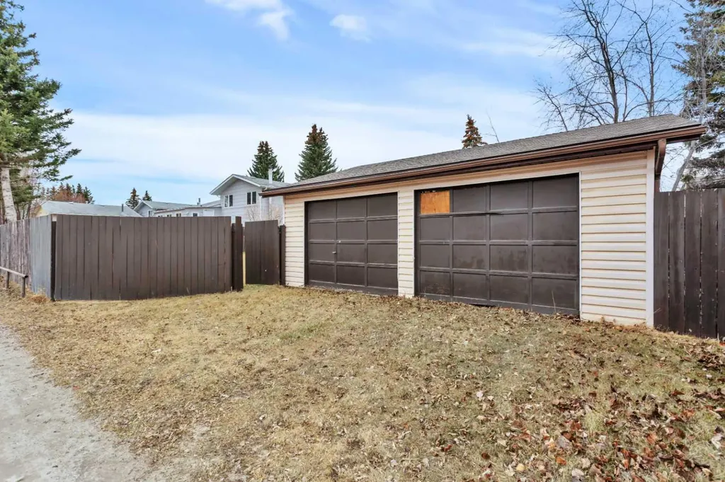 5751 55 Street Rocky Mountain House AB T4T 1J7