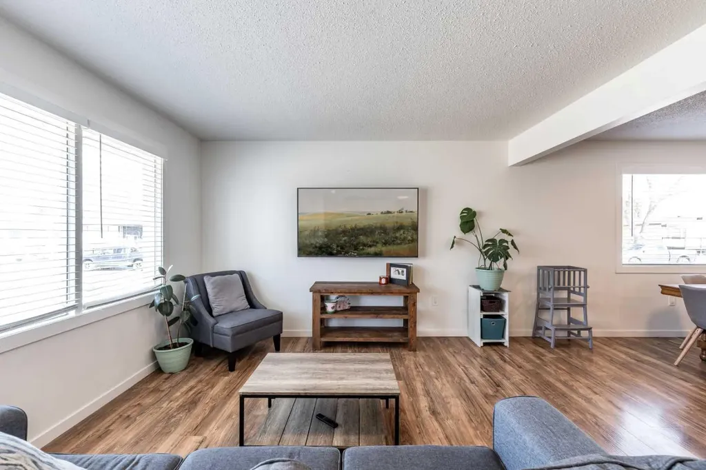 1797 4 Avenue NE Medicine Hat AB T1C 1A4