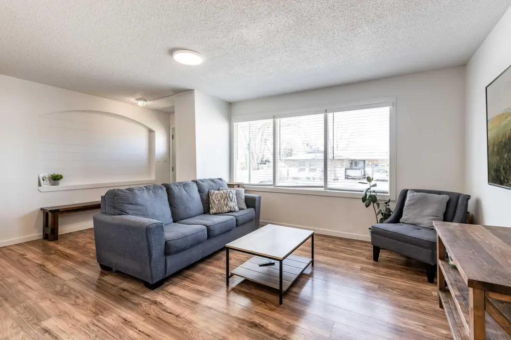 1797 4 Avenue NE Medicine Hat AB T1C 1A4