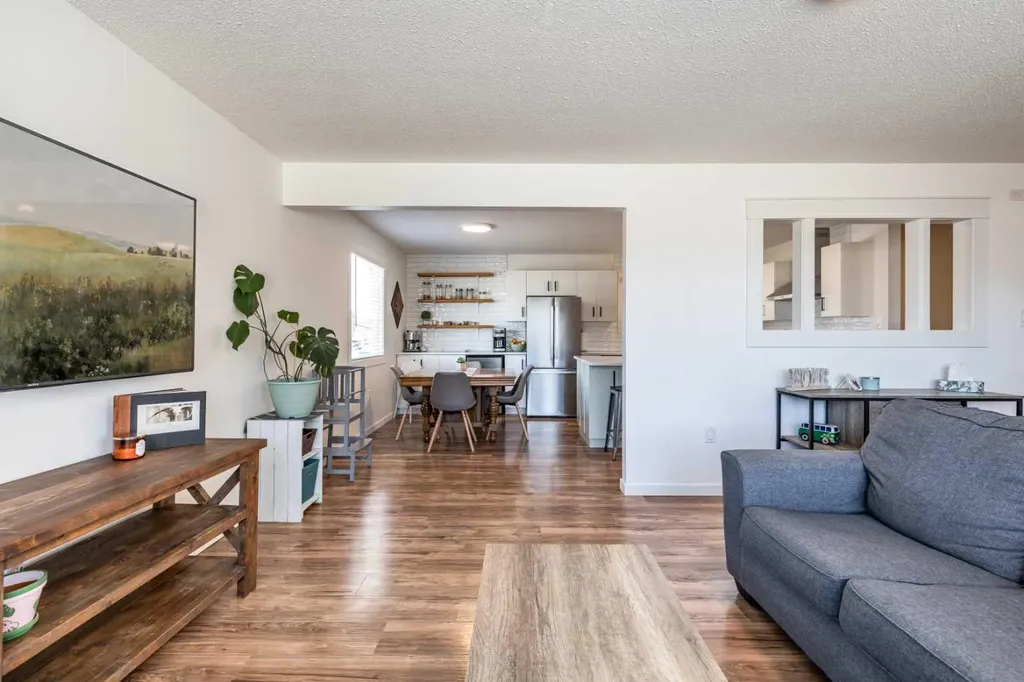 1797 4 Avenue NE Medicine Hat AB T1C 1A4