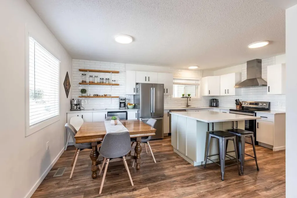 1797 4 Avenue NE Medicine Hat AB T1C 1A4