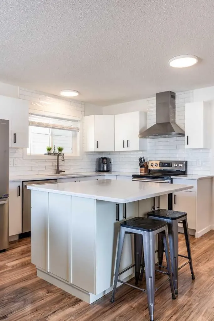 1797 4 Avenue NE Medicine Hat AB T1C 1A4