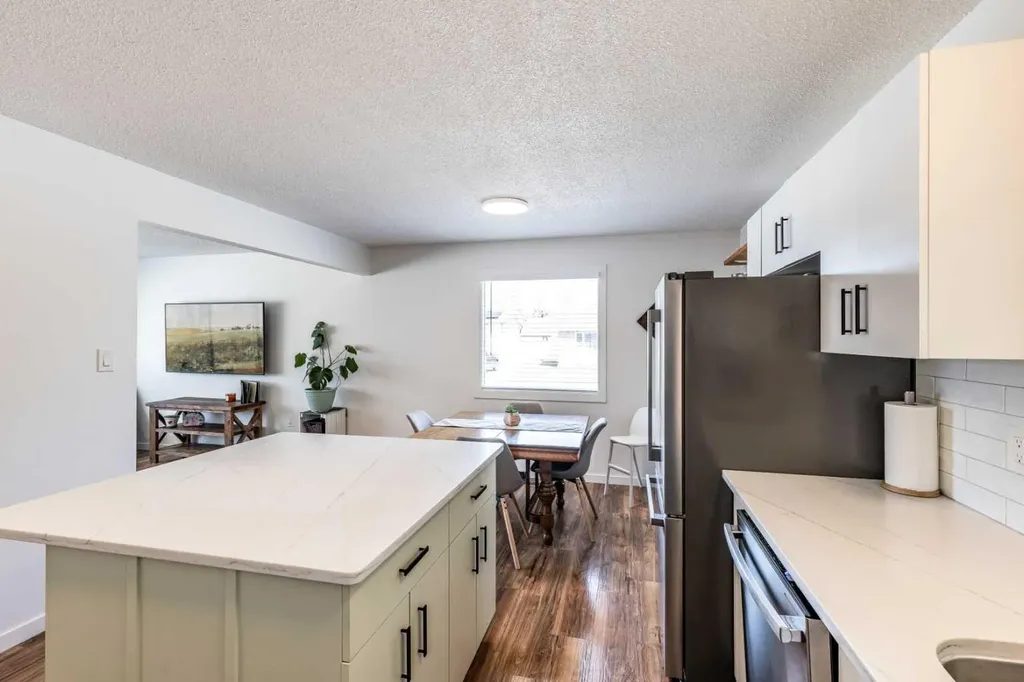 1797 4 Avenue NE Medicine Hat AB T1C 1A4