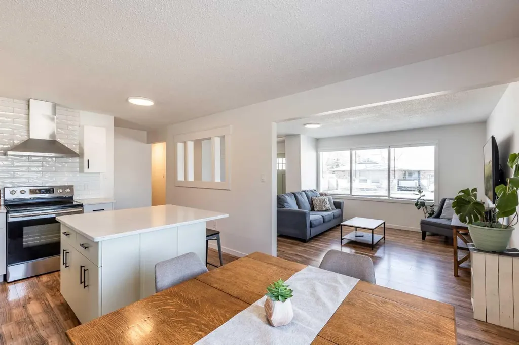 1797 4 Avenue NE Medicine Hat AB T1C 1A4