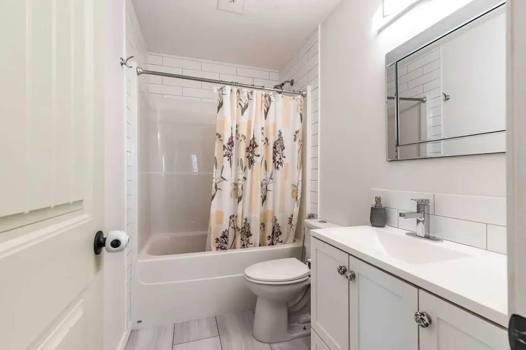 1797 4 Avenue NE Medicine Hat AB T1C 1A4