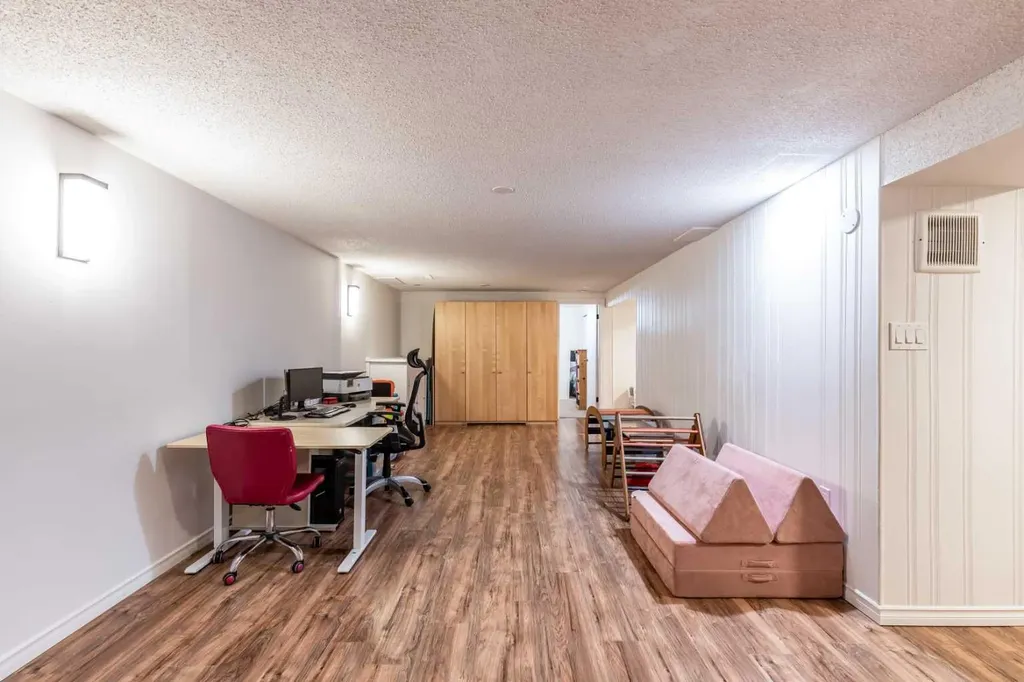 1797 4 Avenue NE Medicine Hat AB T1C 1A4