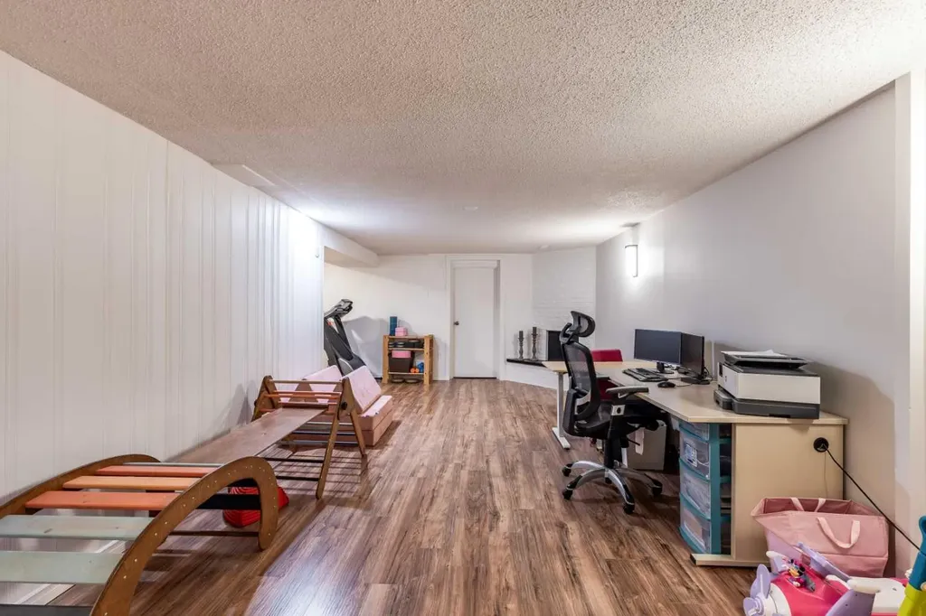 1797 4 Avenue NE Medicine Hat AB T1C 1A4