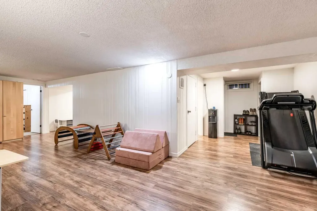 1797 4 Avenue NE Medicine Hat AB T1C 1A4