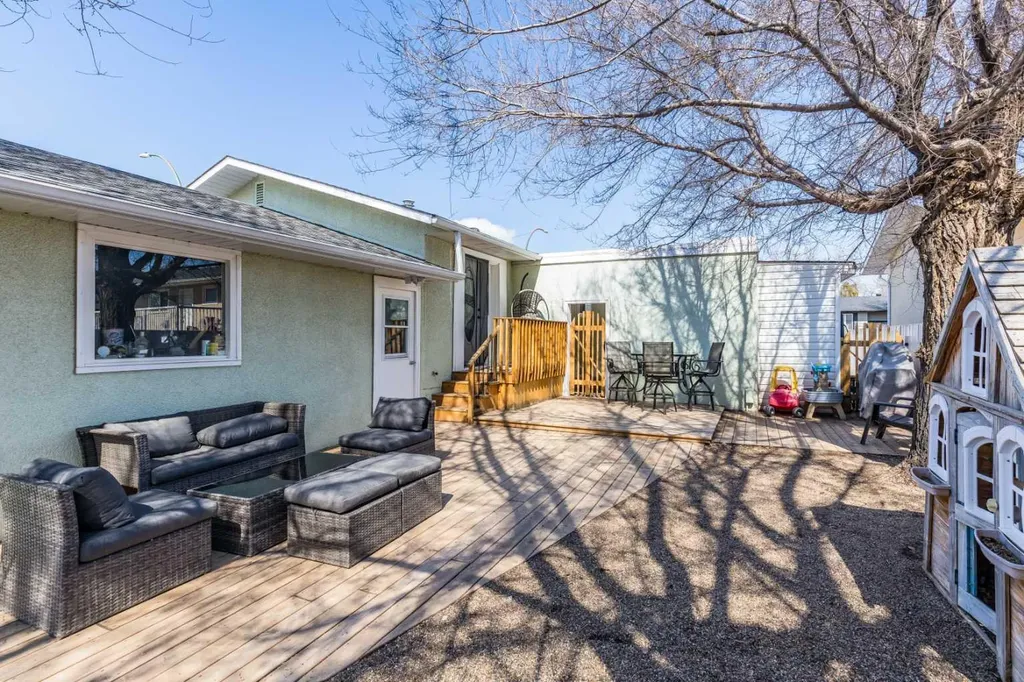 1797 4 Avenue NE Medicine Hat AB T1C 1A4