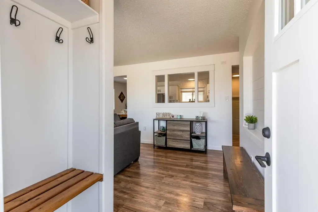 1797 4 Avenue NE Medicine Hat AB T1C 1A4