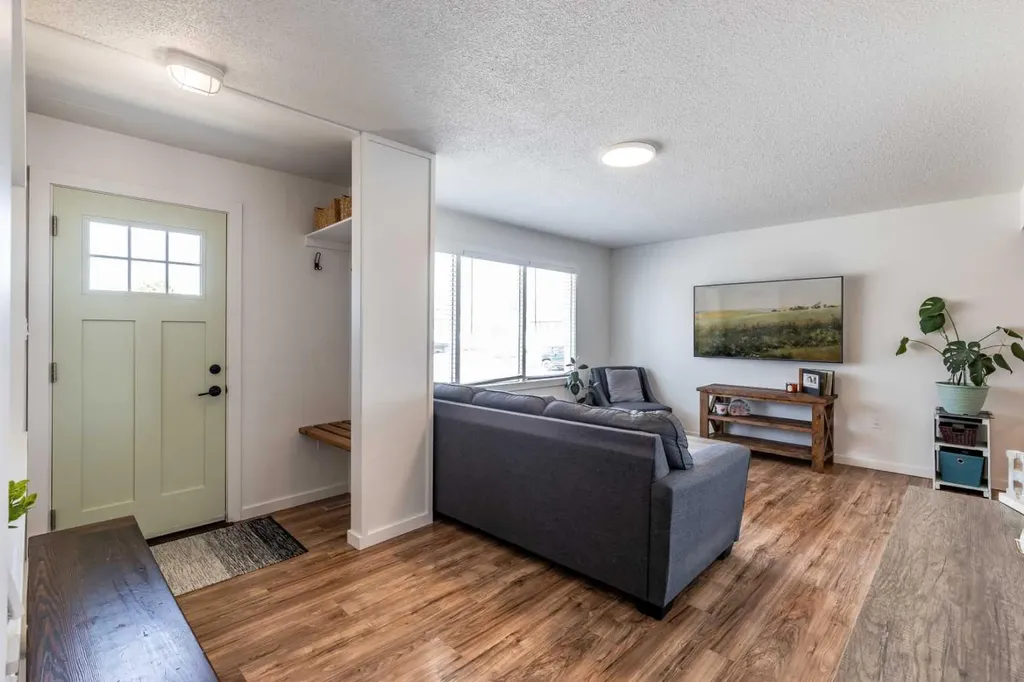 1797 4 Avenue NE Medicine Hat AB T1C 1A4
