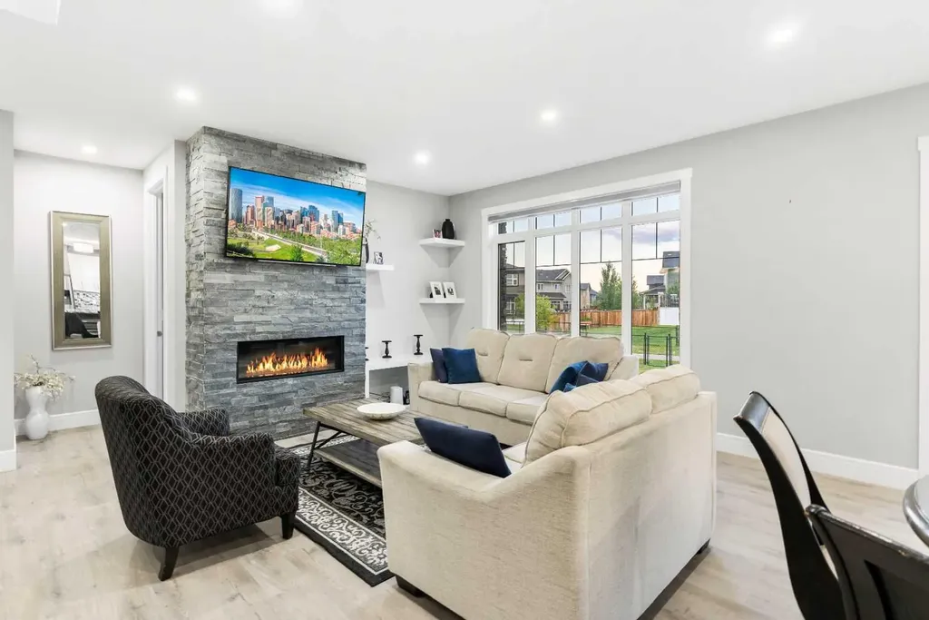 876 East Lakeview Road Chestermere AB T1X 0W7