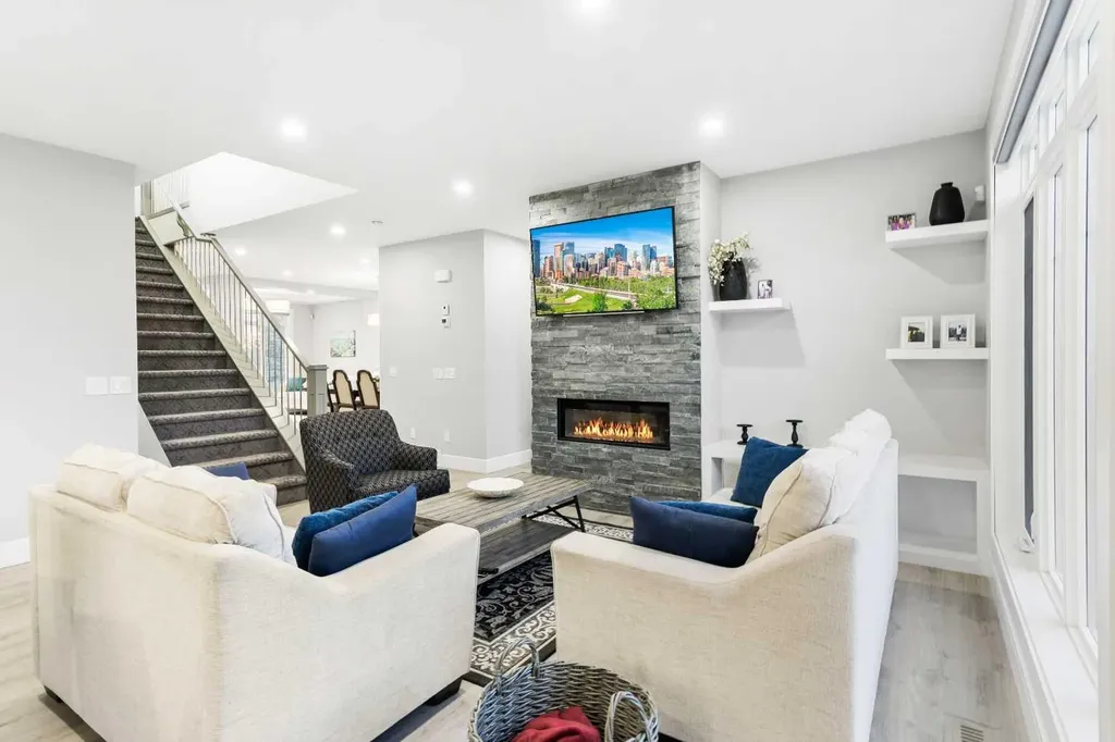 876 East Lakeview Road Chestermere AB T1X 0W7
