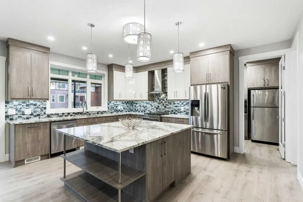 876 East Lakeview Road Chestermere AB T1X 0W7