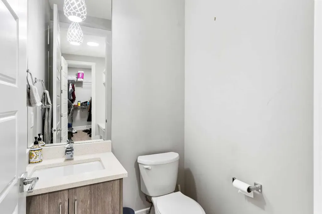 876 East Lakeview Road Chestermere AB T1X 0W7