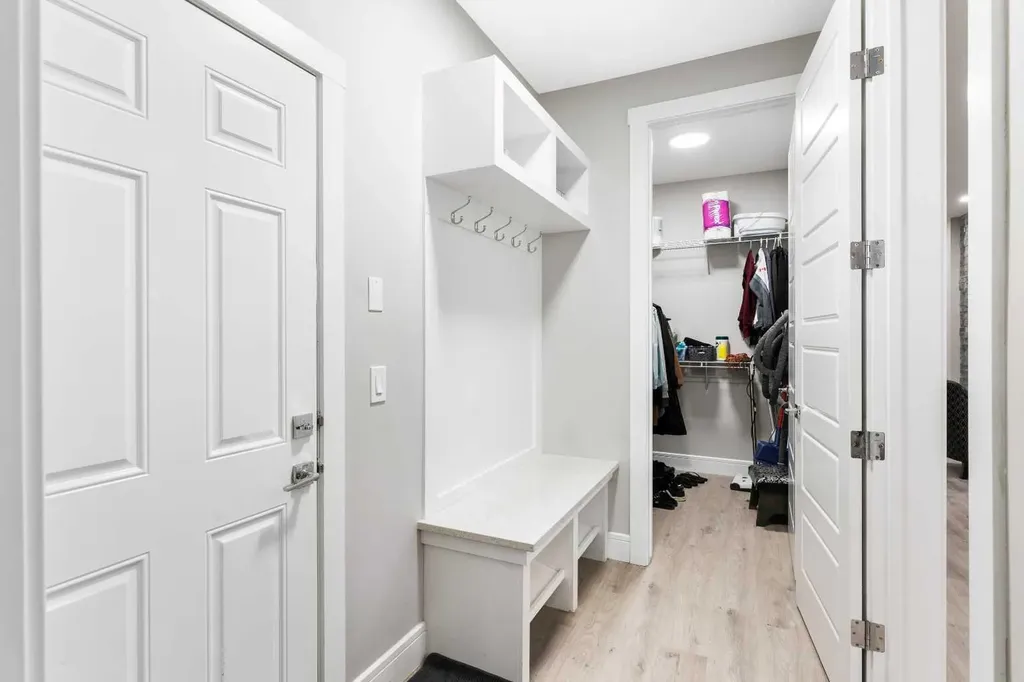 876 East Lakeview Road Chestermere AB T1X 0W7