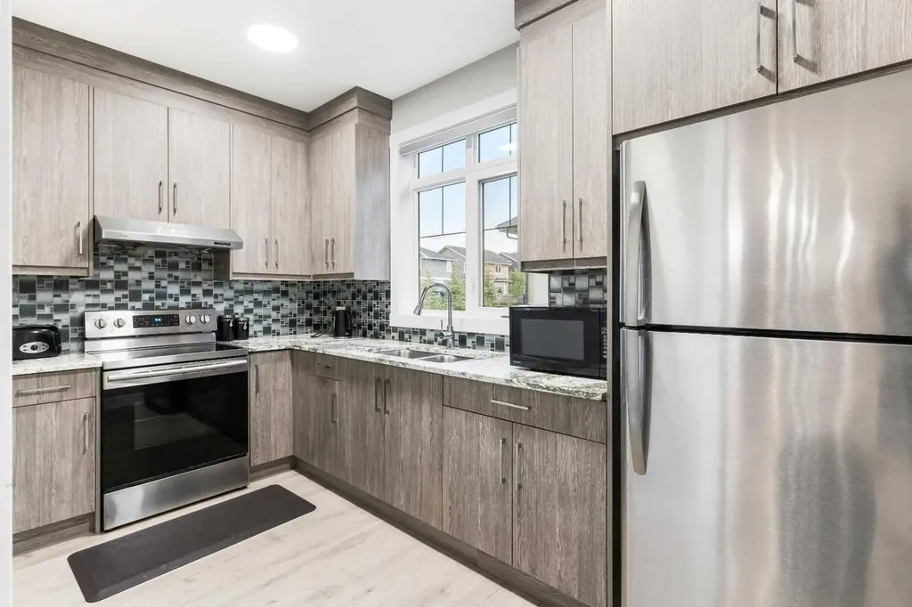 876 East Lakeview Road Chestermere AB T1X 0W7