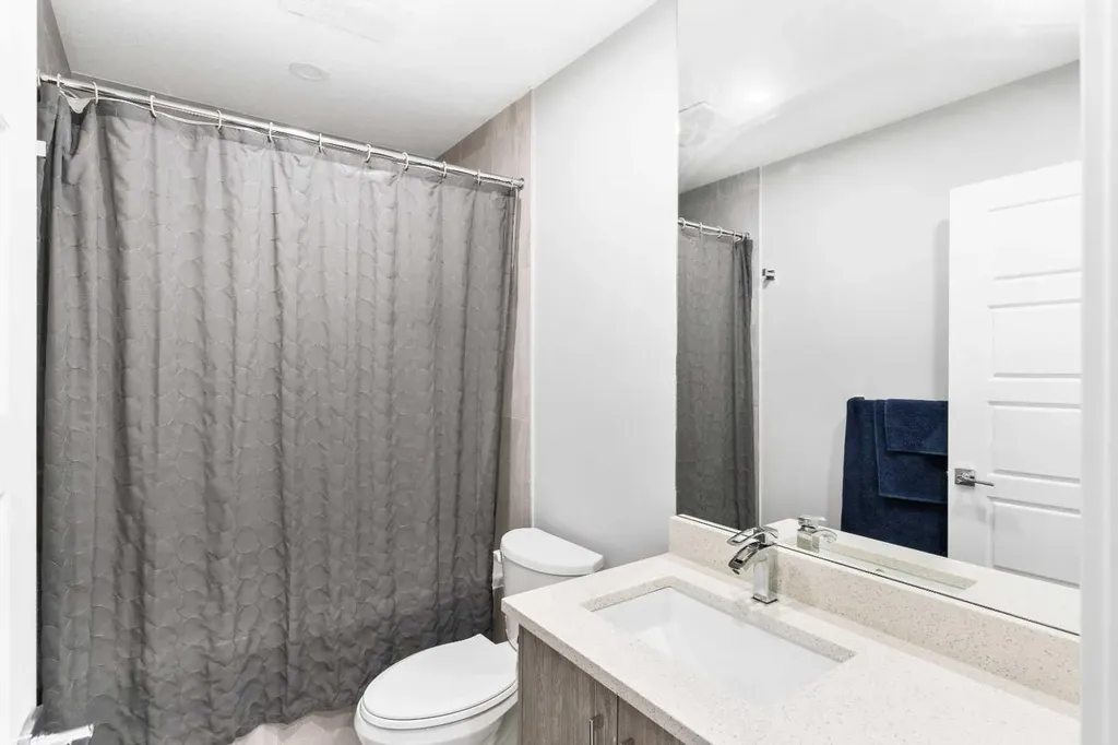876 East Lakeview Road Chestermere AB T1X 0W7