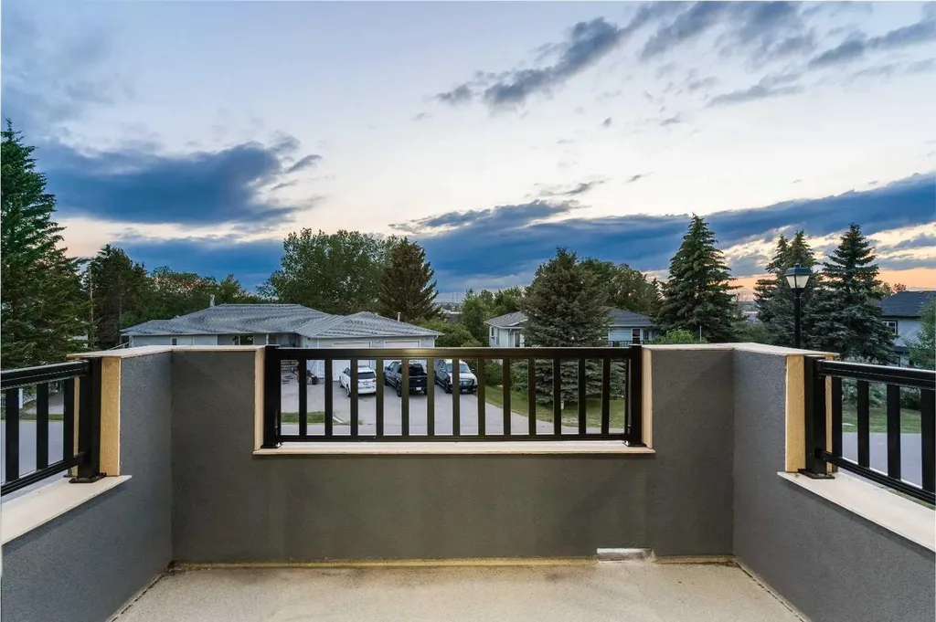 876 East Lakeview Road Chestermere AB T1X 0W7