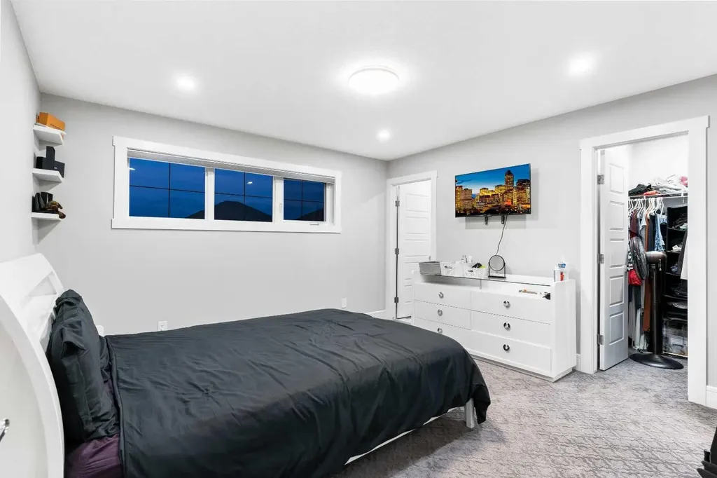 876 East Lakeview Road Chestermere AB T1X 0W7